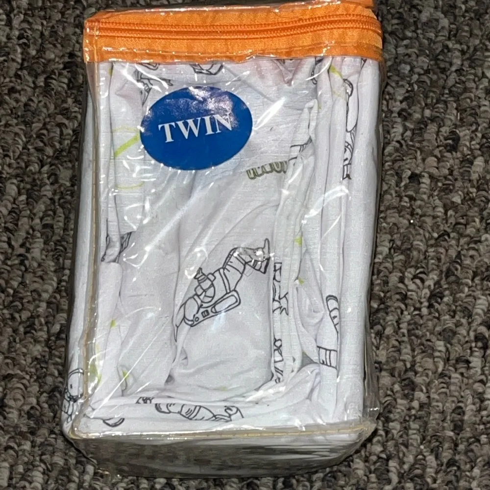 Twin Size Sheet Set Boys Frank & LuLu Far‎ Our Spacemen Astronauts Moon